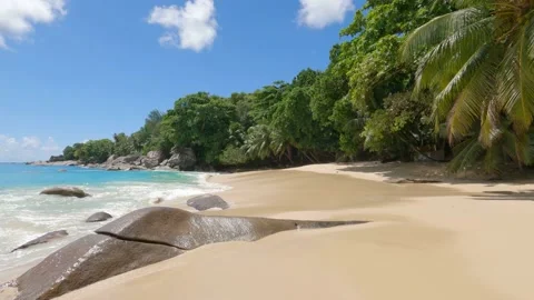 A beautiful beach on the Seychelles Video stock 155797627