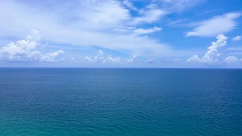 Beautiful beach in sunlight on day. Vídeo Stock 153385078