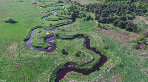 Beautiful bend in the river from the air 库存影片 61727371