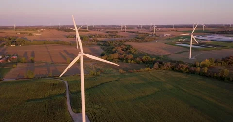 Beautiful big white windmill at sunset in the Midwest Video stock 167911138
