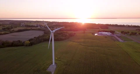 Beautiful big white windmill at sunset in the Midwest Video stock 167913732