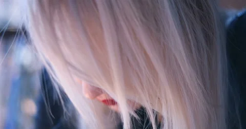 Beautiful blonde woman smiling to the camera Video stock 59555589