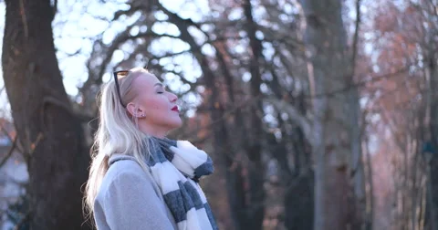 Beautiful blonde woman smiling to the camera 스톡 동영상 59663346