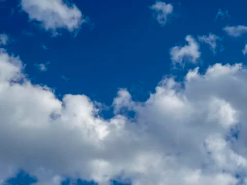 On the beautiful blue sky floating clouds Foto stock