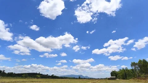 Beautiful Blue Sky Time lapse 1920x1080, Moving Clouds. FULL HD. 스톡 동영상 111185255