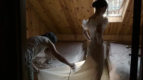 A beautiful bride gets ready for her wedding day in a cozy cabin Stock Footage 317394559