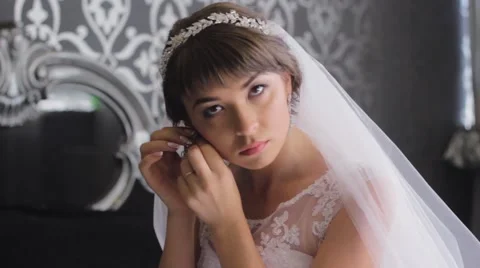 Beautiful bride preparing for the wedding. Cute bride dress earrings in his 스톡 동영상 59729342