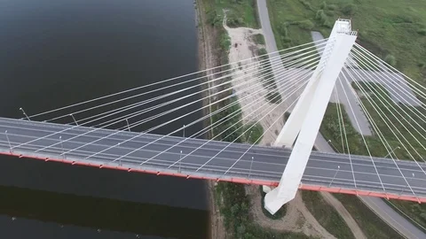 Beautiful bridge over the river.  Vídeo Stock 104166761