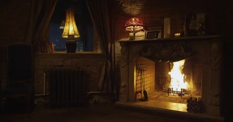 Beautiful burning fireplace Vidéo 112097495