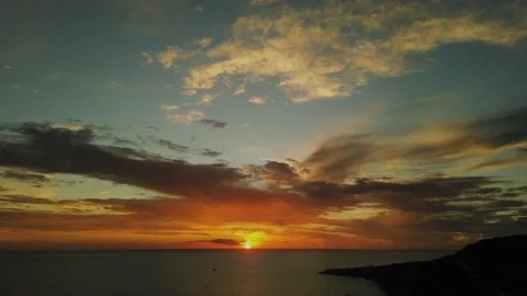 Beautiful caribbean sunset with dramatic clouds and bursting colours Timelapse 動画素材 147050575