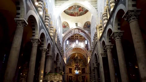 Beautiful ceiling paintings inside cathedral of Pisa Tuscany, Italy Vidéo 274243851