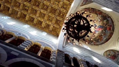 Beautiful ceiling paintings inside cathedral of Pisa Tuscany, Italy Vidéo 274301548