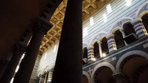 Beautiful ceiling paintings inside cathedral of Pisa Tuscany, Italy Vidéo 274446471