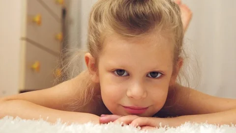 Beautiful child lying on the floor Video stock 94470931