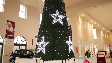 Beautiful christmas tree in shopping centre Video stock 44639906
