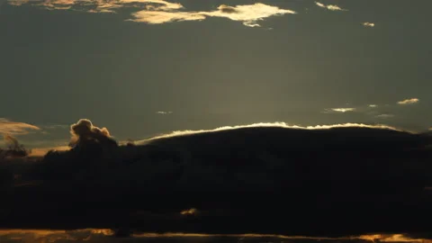 Beautiful cinematic time lapse of cloudy sky Stockbeeldmateriaal 336708992
