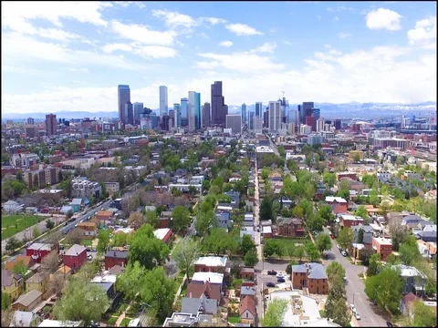 Beautiful cityscape and vehicle moving on street Video stock 83689953