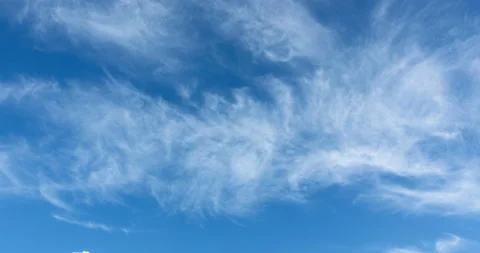 Beautiful cloud flying in blue sky, timelapse. Loop Vidéo 121270223