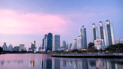Beautiful cloud movement in the sky. Day to night timelapse of Bangkok cityscape Stock Footage 106523561