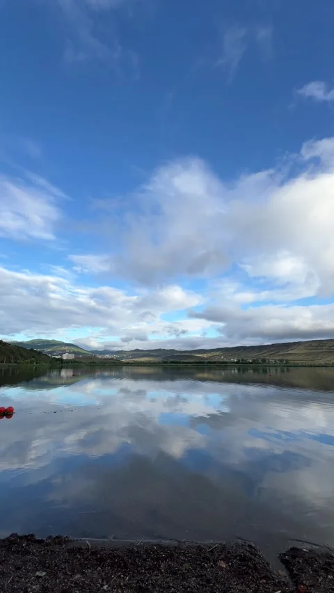 Beautiful Cloud Reflection on Calm Lake Water Surface with Green Hills 库存影片 342820592