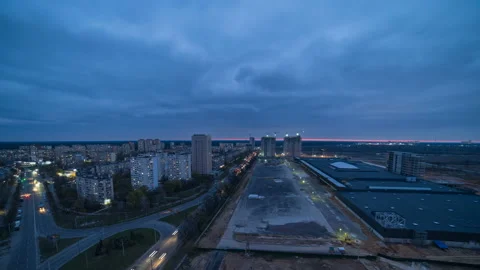 The beautiful cloud stream above the night city. time lapse Видео 106845916