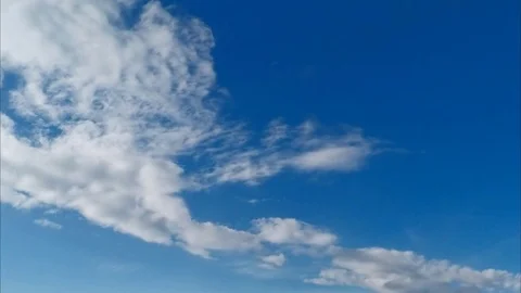 Beautiful clouds in the blue sky timelapse 스톡 동영상 82052001