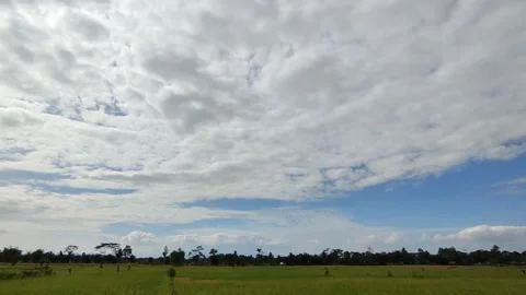 Beautiful clouds during the day Video stock 249726095