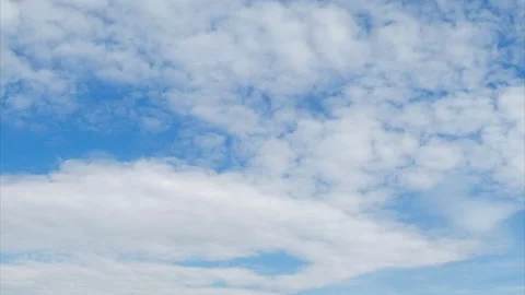 Beautiful clouds fly through the blue sky timelapse 스톡 동영상 87213954