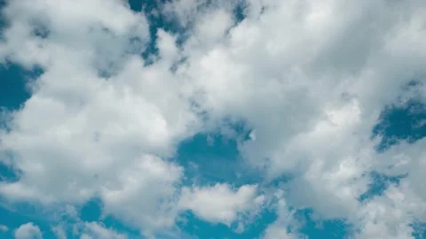 Beautiful clouds flying on blue sky 스톡 동영상 223835184