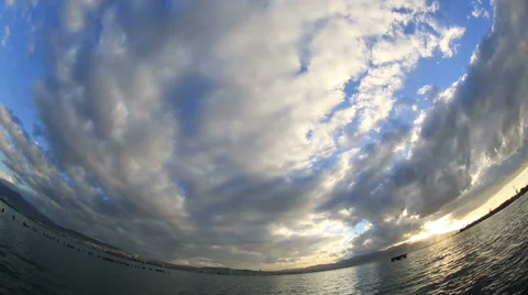 Beautiful clouds over horizon Видео 34299431