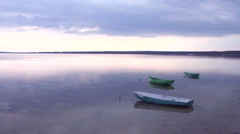Beautiful clouds over the lake at sunset. Time Lapse Видео 51034215