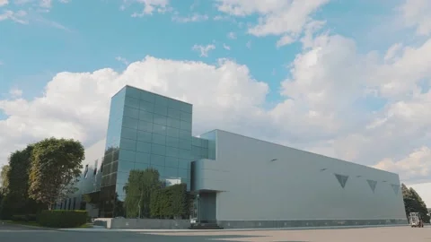Beautiful clouds over modern office building. Exterior of a modern office Stock-Footage 139869831