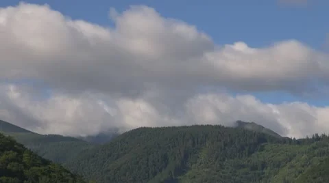 Beautiful clouds over the mountains Vídeos de archivo 12174166