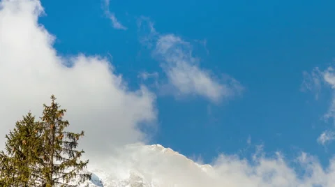 Beautiful clouds over mountains HD Timelapse Vídeo Stock 48082936