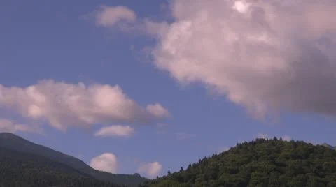Beautiful clouds over the mountains,Timelapse. Video stock 12174250