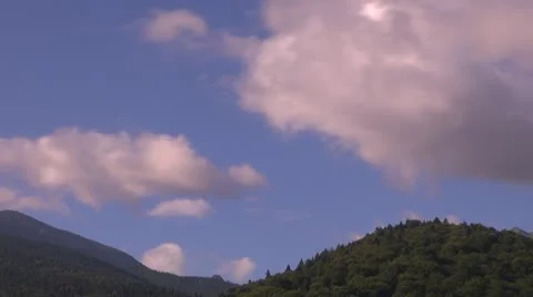 Beautiful clouds over the mountains,Timelapse. Video stock 12229601