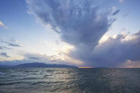 Beautiful clouds with the setting sun over the sea Foto stock