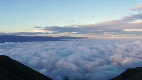 Beautiful clouds timelapse in Gran Sasso BNational park Italy abruzzo Video stock 127738314