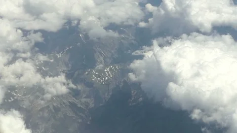 Beautiful cloudscape. flying in a aircraft over europe.  Vídeo Stock 92864628