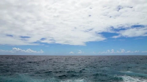 Beautiful cloudscape over the ocean  Video stock 51083582