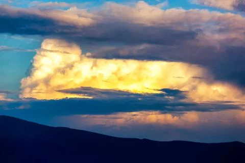 Beautiful cloudscape view in Carpathian mountains. Foto stock