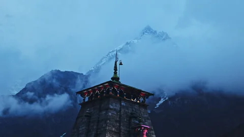 Beautiful cloudy Himalayan mountain behind Kedarnath Temple in Uttarakhand. Stock Footage 258636898