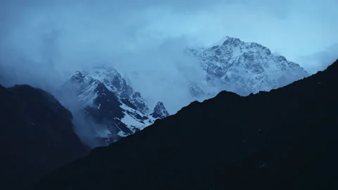 Beautiful cloudy Himalayan mountain behind Kedarnath Temple in Uttarakhand. Stock Footage 258637305