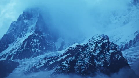 Beautiful cloudy Himalayan mountain behind Kedarnath Temple in Uttarakhand. Stock Footage 258637306