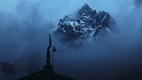 Beautiful cloudy Himalayan mountain behind Kedarnath Temple in Uttarakhand. Stock Footage 258637655