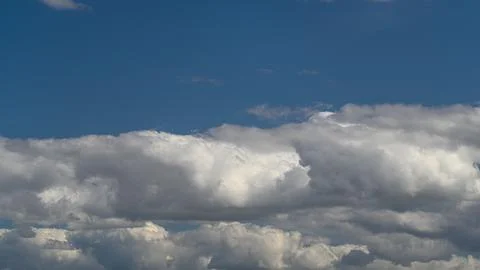 A Beautiful Cloudy Sky Filled with Soft and Fluffy Clouds, Creating a Dreamy Atm Stockfoto's