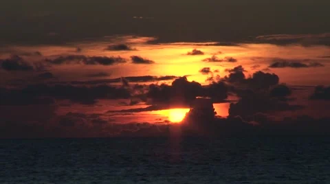 Beautiful cloudy sunset at the ocean in Phuket, Thailand 스톡 동영상 42773157