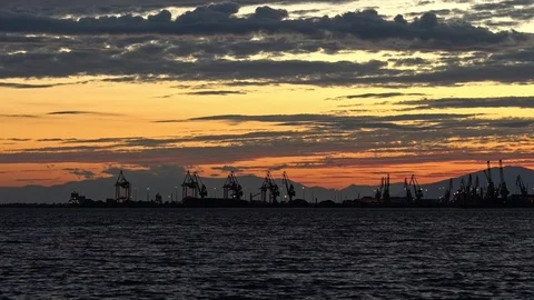 Beautiful Colors Tranquil Sunset Ocean Industrial Scene with cranes silhouett 動画素材 91335261