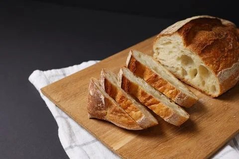 A Beautiful Composition of Artisan Bread Slices Presented on a Dark Background Foto stock
