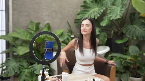 Beautiful content creator making natural beauty and cosmetic tutorial. Blithe Stock Footage 278372352